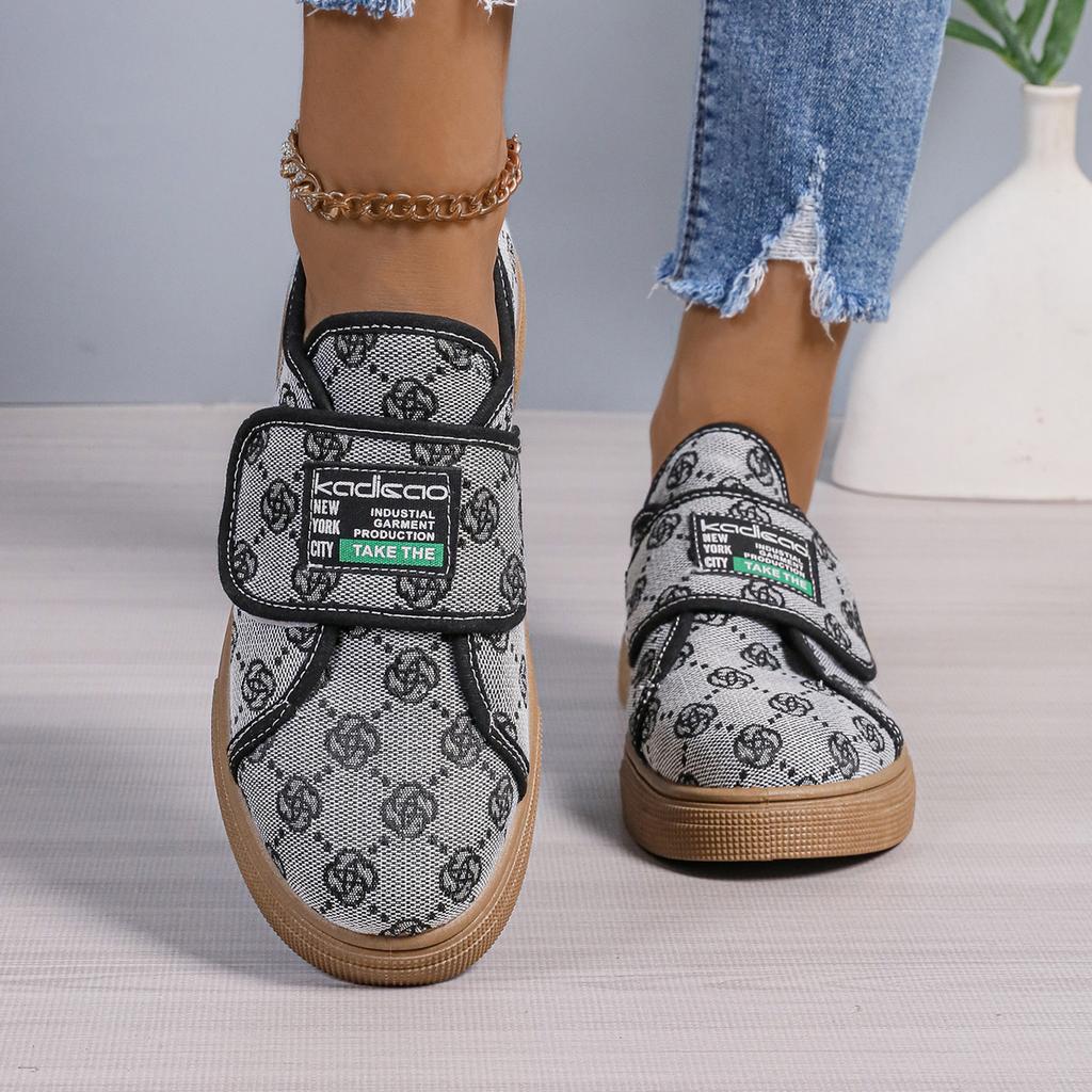 Fashion 2025 Women Winter New Plus Size Cotton Shoes Thick Base Low Top Warm Women Flat Shoes Fashionable Trendy Casual Flat Sneaker