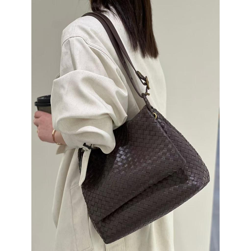 Simple and versatile light luxury flap bags, a variety of leather women's bags, hand-woven bags, high-end sheepskin shoulder bags