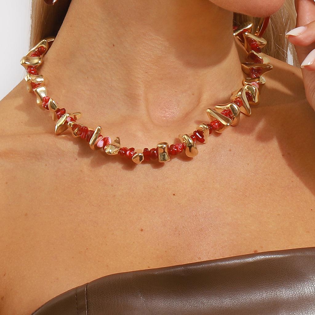 Vintage Geometric Irregular Alloy Resin Necklace, Autumn and Winter Maillard Wind Beaded Collarbone Chain