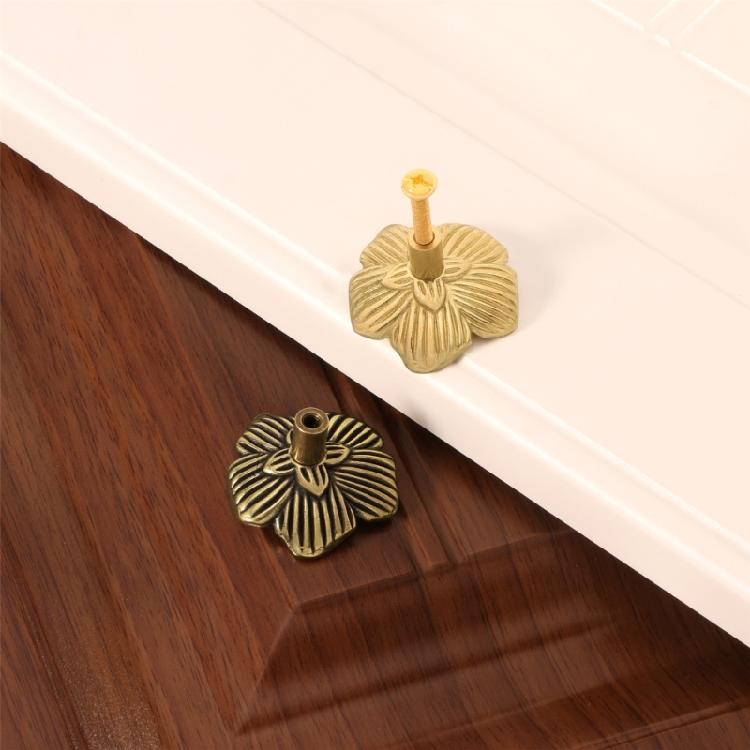 Brasses Flower Cabinet Pattern Knob Kitchen Cabinet Door Handle For Elegant Furniture Hardware Suitable For Humid Environment
