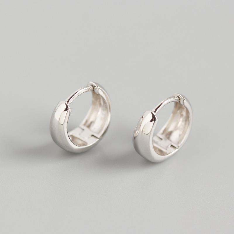

Korean Black Twisted Silver Color Hoops Earrings Love Heart Circle Earrings for Women Simple Cool Party Jewelry Accessories Aros
