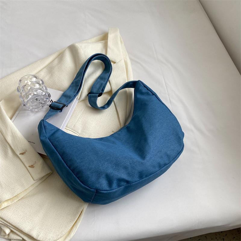

Modern And Chic Dumpling Shoulder Bag For Casual Commuting With Spacious Design світло-синій колір