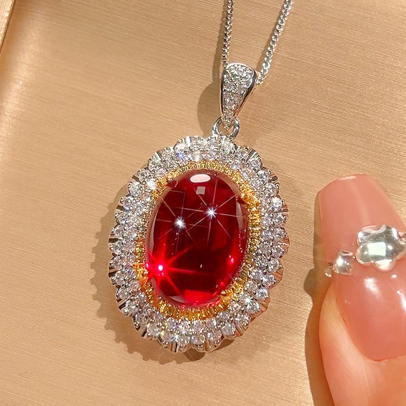 

Ювелирные изделия Имитация Красный Корунд Ретро Легкая Роскошь Набор Подвеска Главный Камень 13 * 18