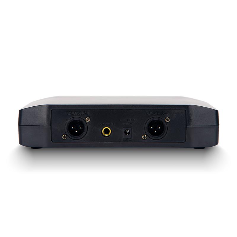 UHF Wireless Handheld Microphone Set: Four-Channel System for Conferences and Karaoke