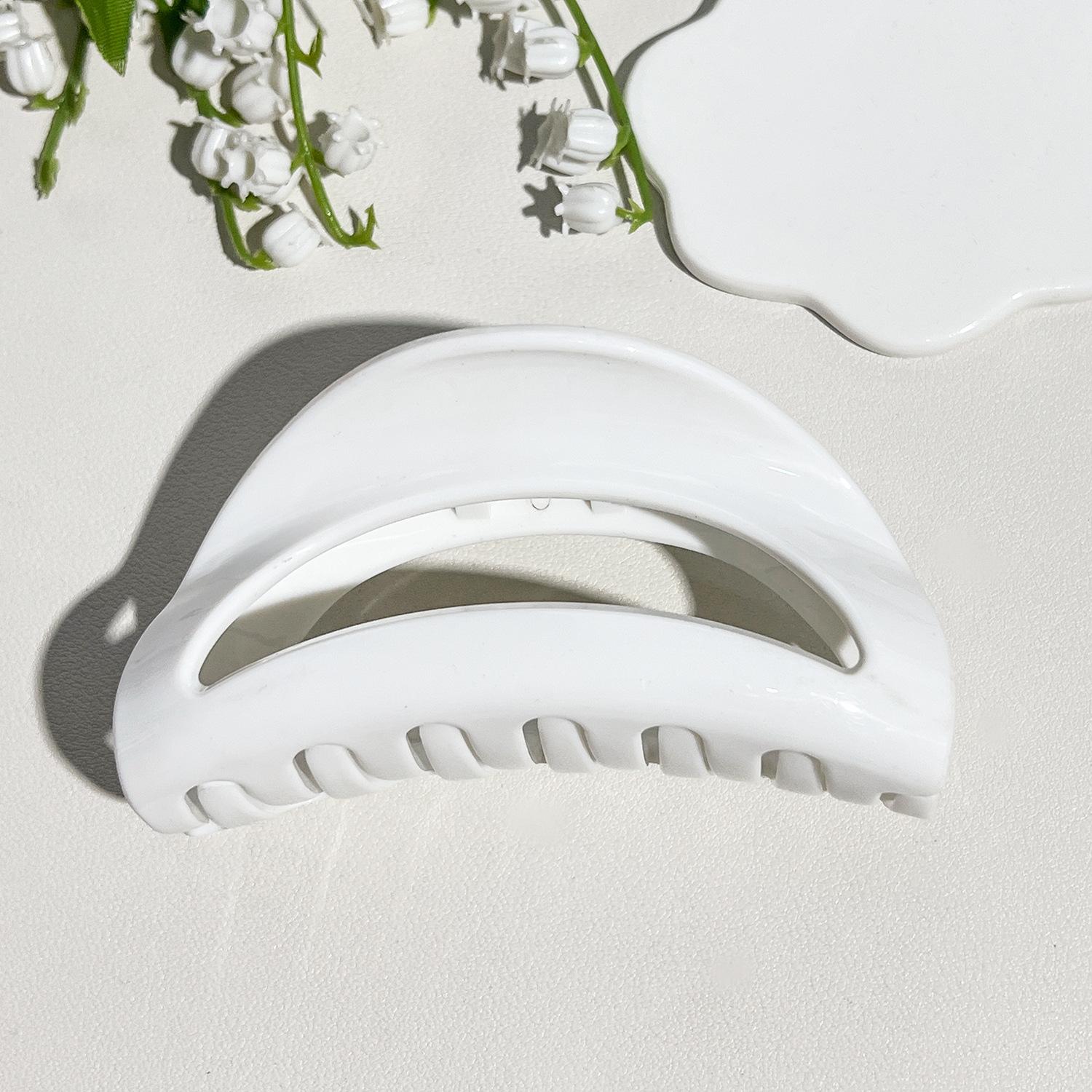 

Soft silicone hollow crescent moon grab clip temperament back head disc hair shark clip simple fashion hairpin woman Silicone