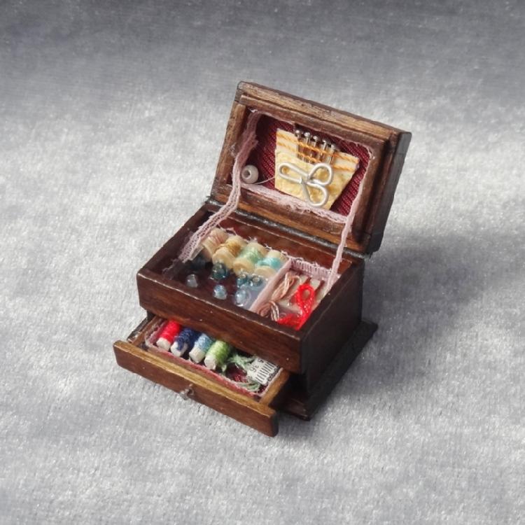 Miniature Sewing Tool Kits Box For 1/12 Dollhouses Scene Decors Realistic Furniture for Collector And Craft Project