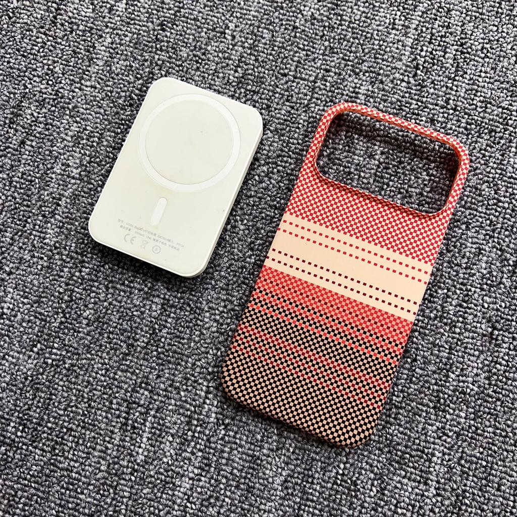 Dotyczy iPhone17proMax Matowe Etui na Telefon z Magnetycznym Mocowaniem Włókno Węglowe Apple 16 Półopakowanie Krata 15 Etui Ochronne