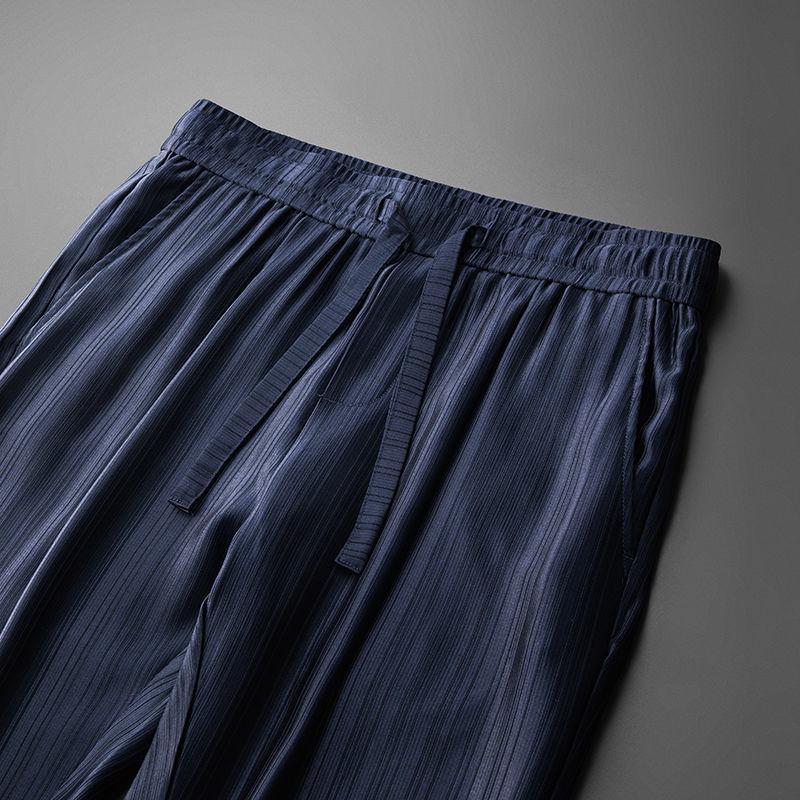 Calças casuais masculinas finas de triacetato respiráveis, plissadas, soltas e confortáveis, de verão, com pernas retas e largas