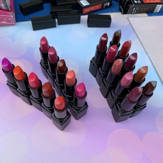 

Alex Horse Matte lip AL-300 #20