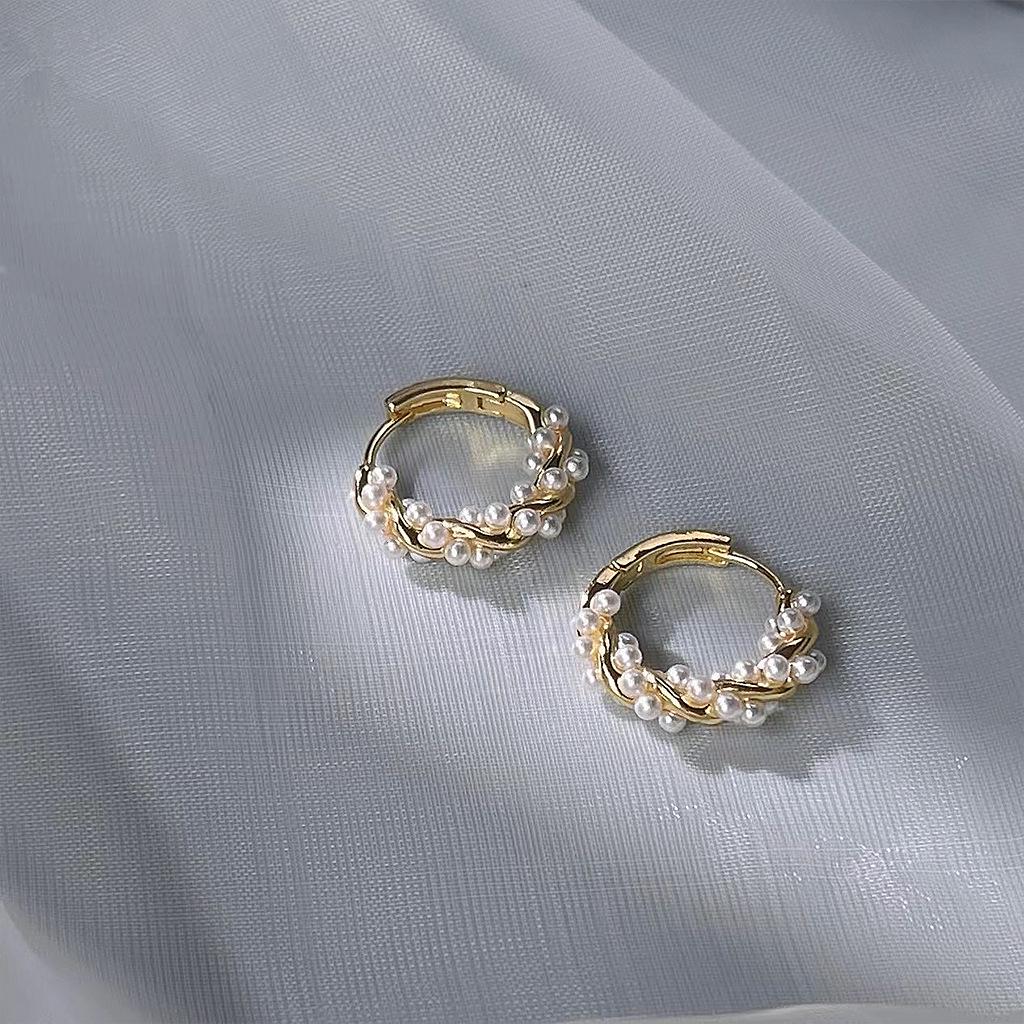 2025 Trend: 14K Gold-Plated Pearl Hoop Earrings with Unique Design
