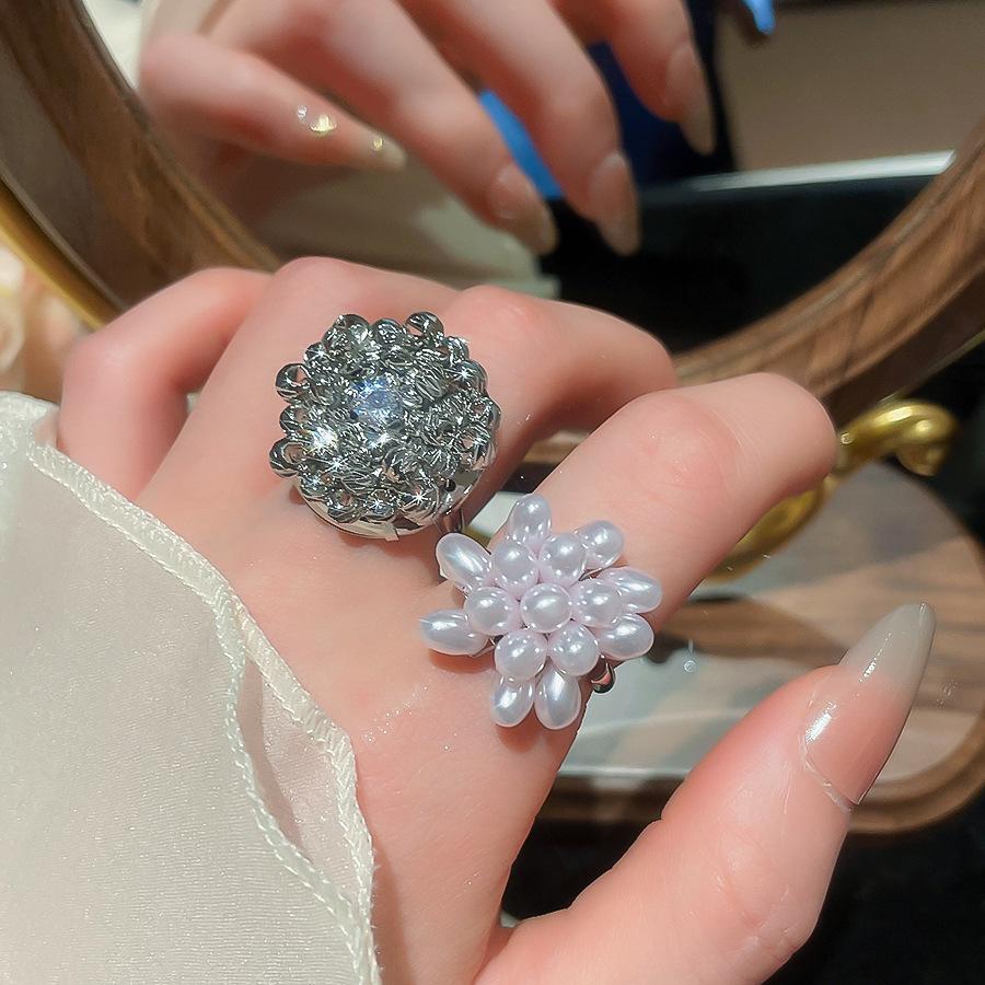 Pearl Flower Open Ring: Chic and Versatile Design for Index Finger
