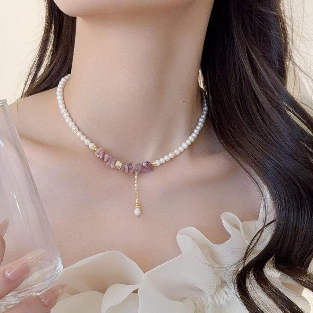 High-end Mica Crystal and Pearl Clavicle Chain, Featuring a Unique Design, a Touch of Luxury, and a Versatile, Gentle Style, Perfect for Women