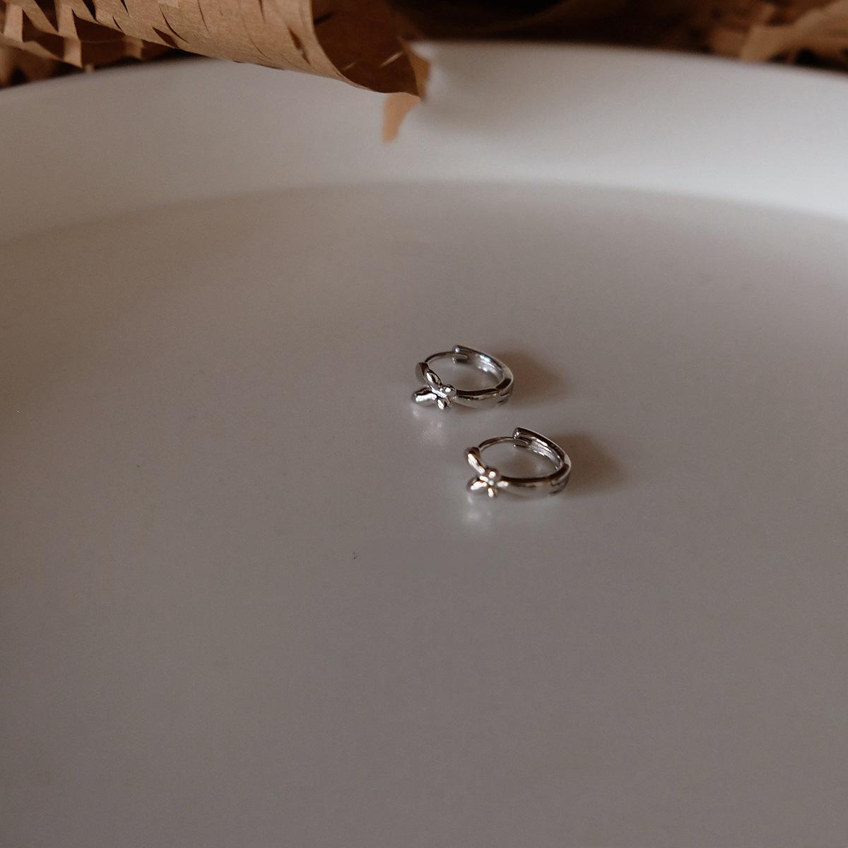 Butterfly Flower S925 Sterling Silver White Gold Plated Circle Earrings for Daily Wear S925 Silver