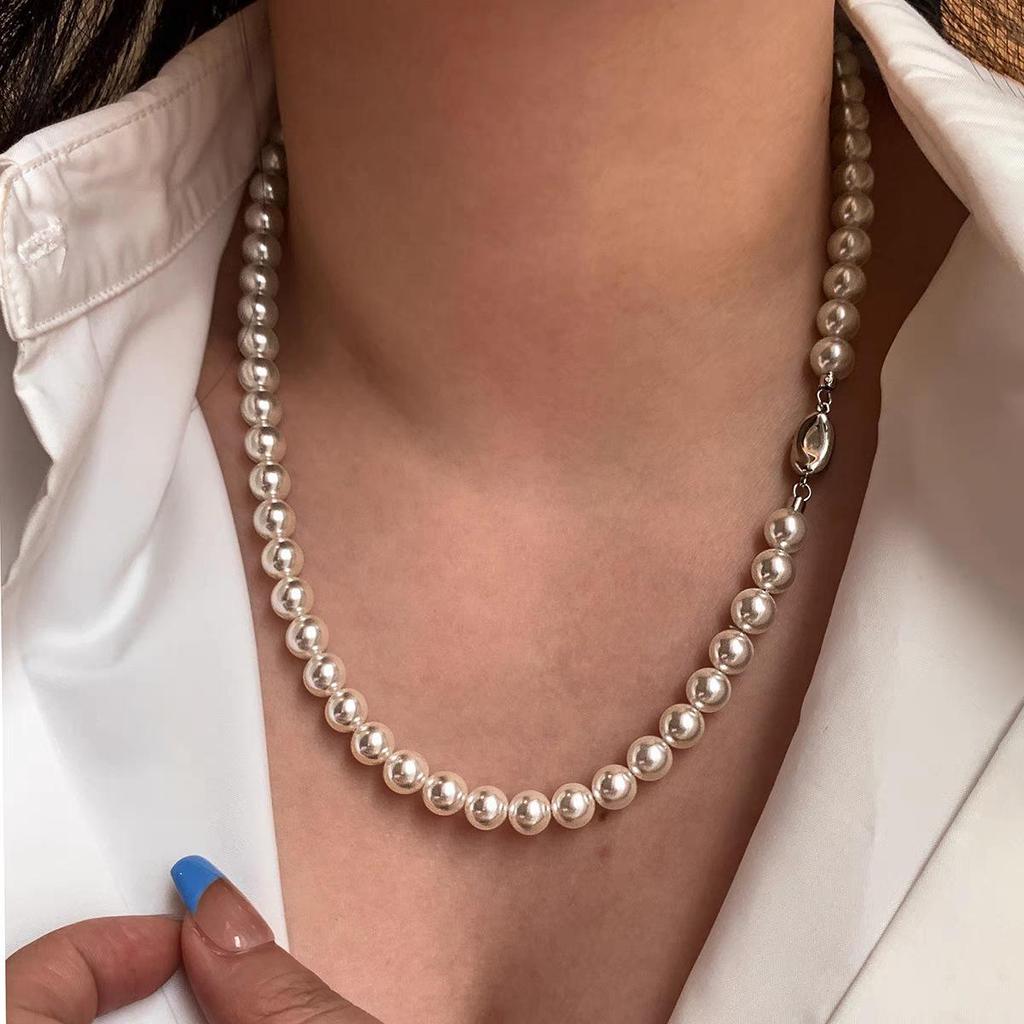 Elegant French Layered Pearl Necklace - Women's High-End Versatile Clavicle Chain, Simple Retro Style