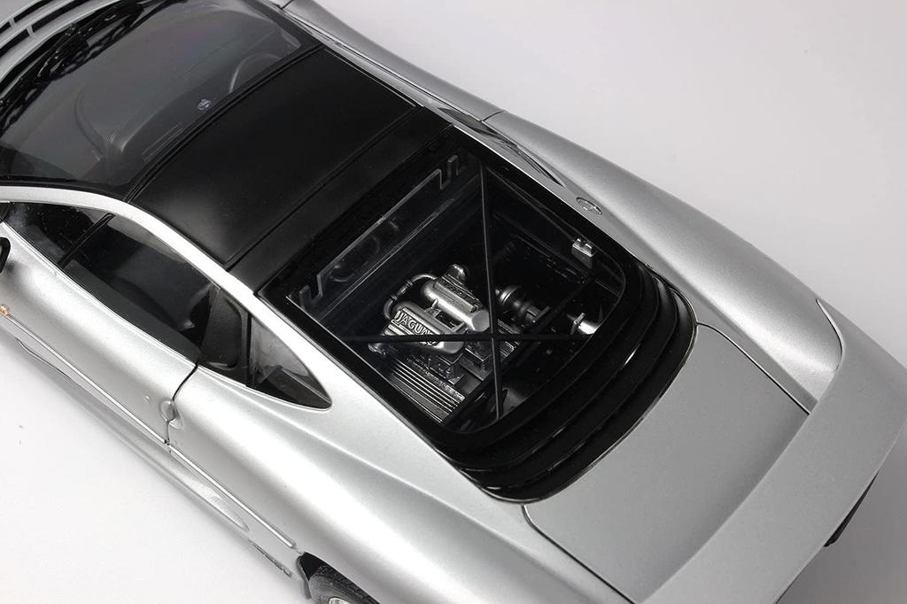 Platz Italeri 1/24 Scale Jaguar XJ 220 Plastic Model Kit (IT3631) with Japanese Instructions