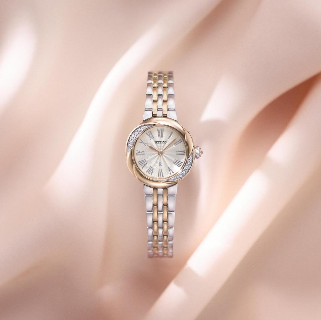 LUKIA SSWA002 Grow Diamond Crystal Glass Silver Silky Pink Stainless Steel [Seiko Watch] Japanese-made Ladies' Watch, Battery-powered Quartz,