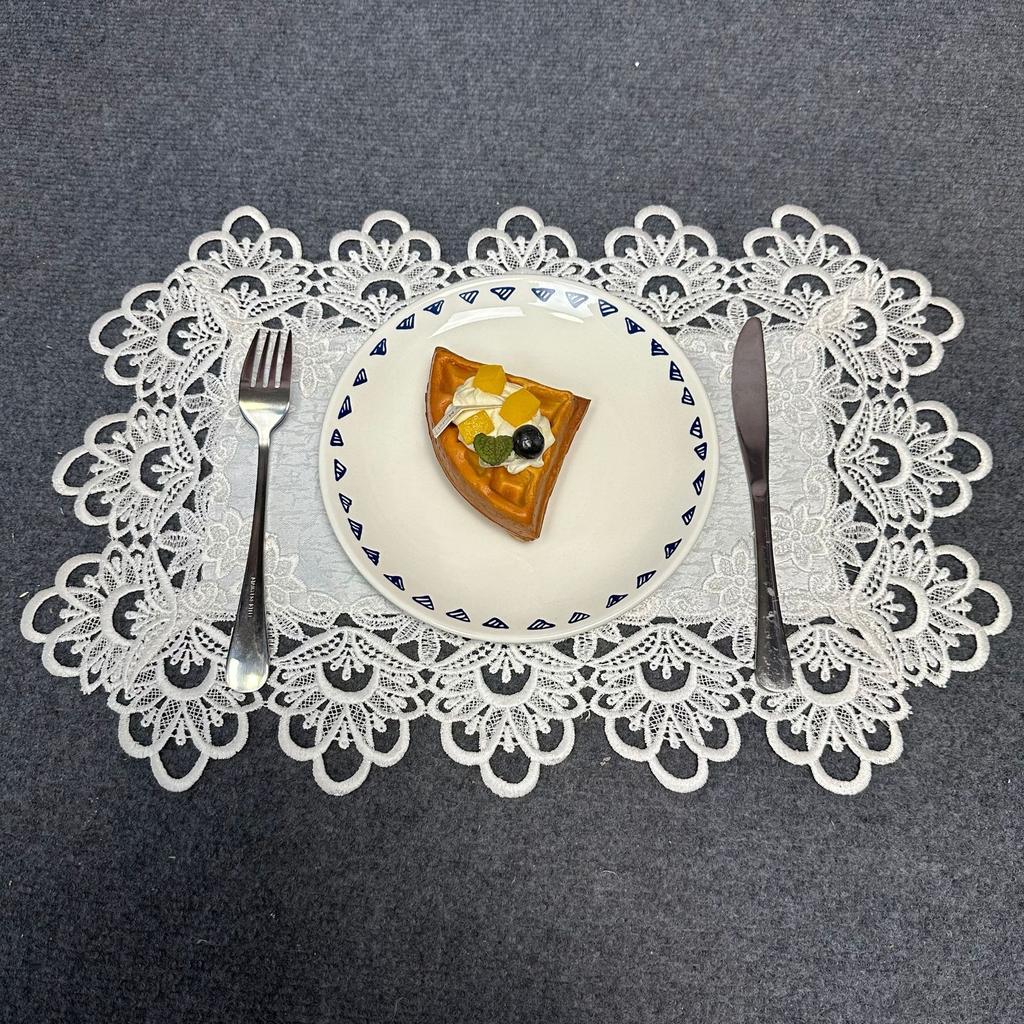 European-style white lace placemat, simple and fashionable wedding table decoration, bark pattern fabric plate mat, western food mat