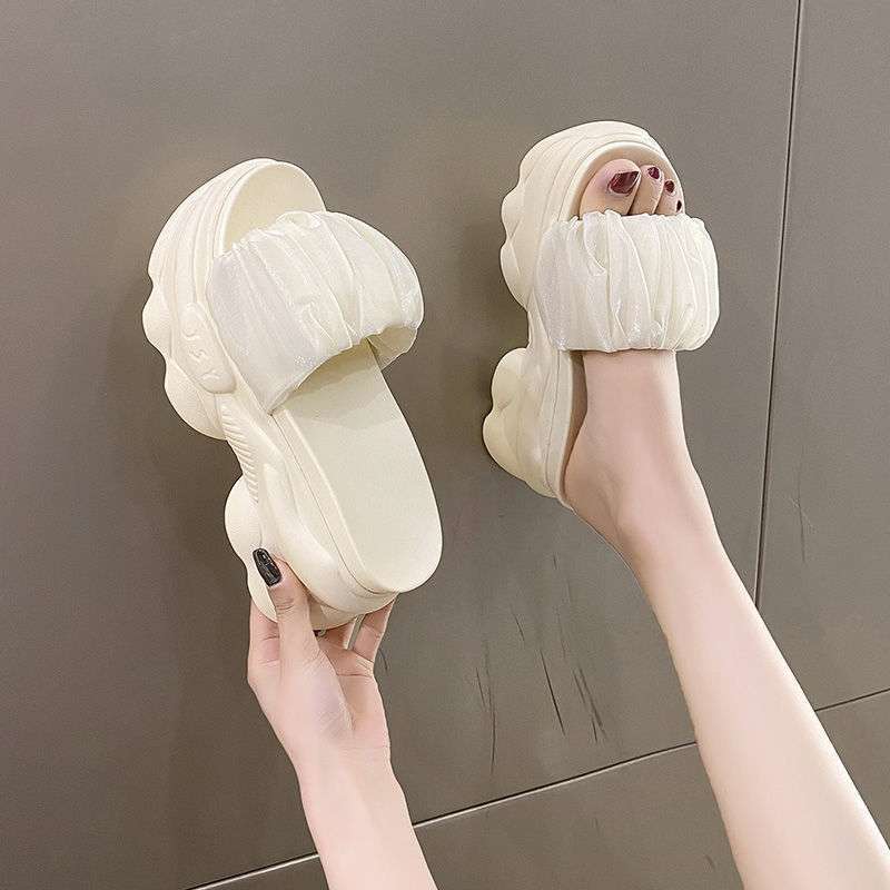 Thick-soled slippers women's summer wear high heels 2025 new versatile fashion muffin wedge heel heel heightening fairy wind cool slippers