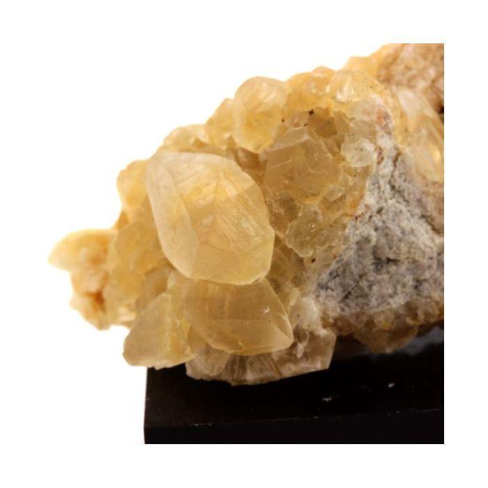 Pierres et Minéraux. Calcite. 443.5 ct. La Sambre Quarry, Landelies, Belgique.