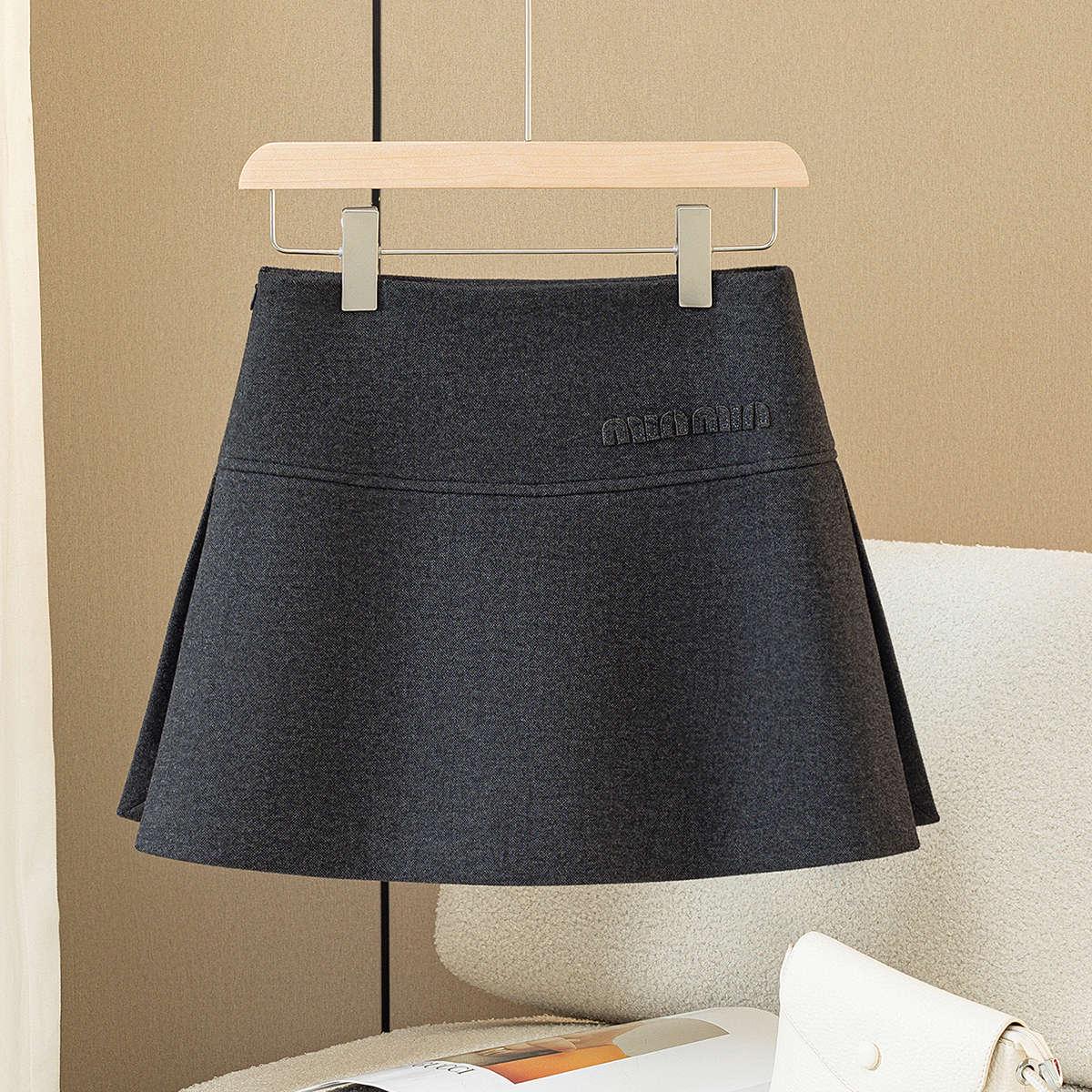 

2025 Women s Plus Size High-Waisted Warm Woolen Ruffle Skort for Winter Double Extra Large
