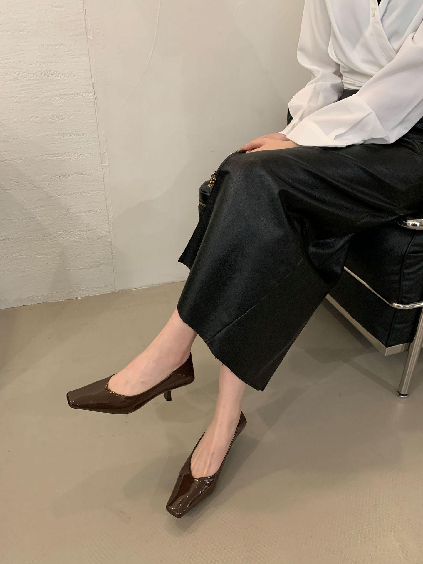 

Одинарная обувь 2025 весна женская французская ретро квадратный носок высокие каблуки женские тонкие каблуки высокое чувство комфортная универсальная женская обувь Хуэйчжоу 39 темно-коричневого