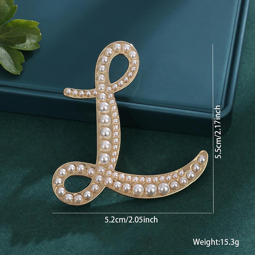 Pearl Alphabet Brooches: Retro Letter Pins for Clothing and Necklines.
