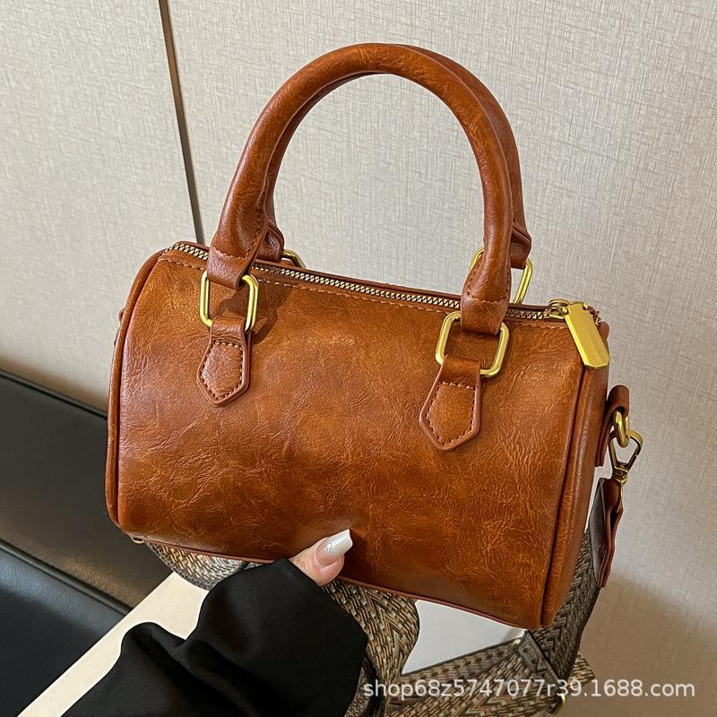 Niche Wide Shoulder Strap Cylinder Messenger Bag Women's 2025 New Retro Boston Bag Casual Versatile Portable Shoulder Bag