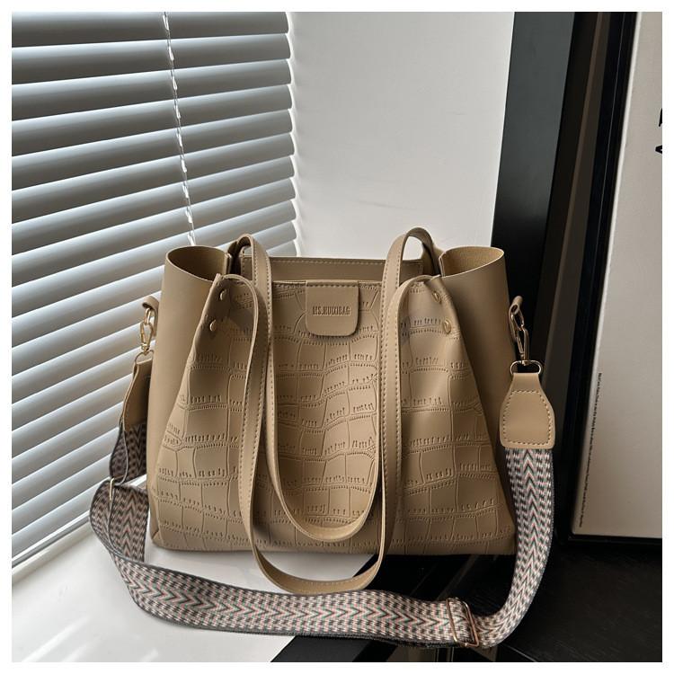 Fashion Bag For Women With Pu Material And Large Capacity For Daily Use