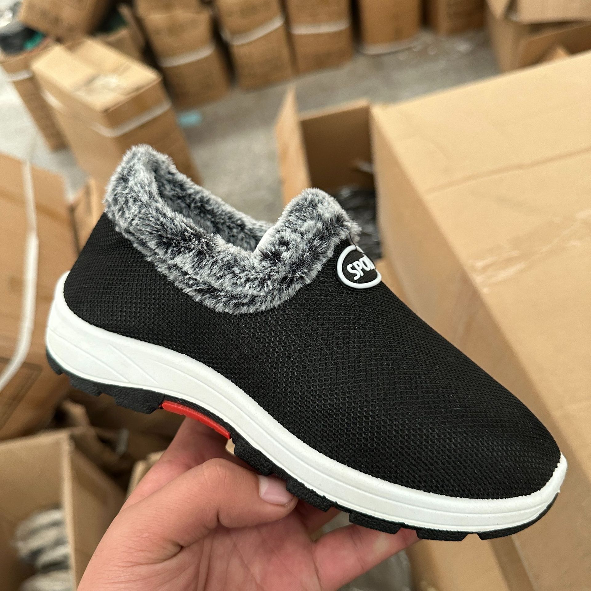 

Зимние старые пекинские тканевые туфли женские бархатные туфли для ходьбы теплые туфли легкие спортивные туфли 39 чёрный