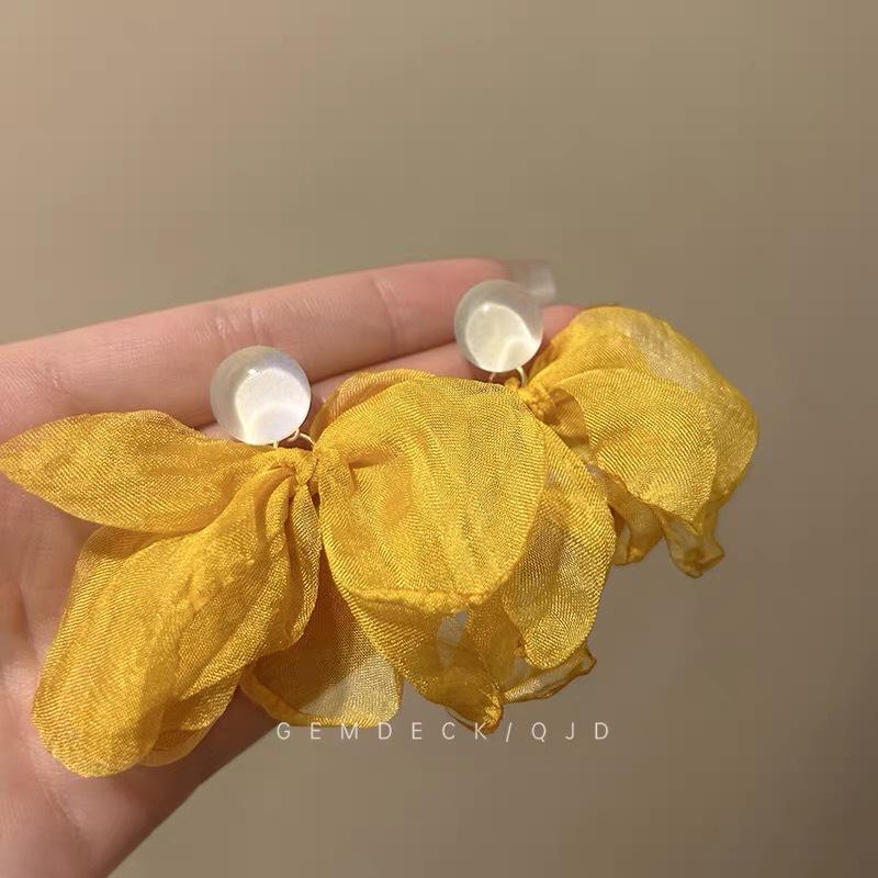 

Yellow Petal Tassel Earrings - Bold Beach Vacation Flower Studs for Women, Super Hot & Beautiful Style 2025.
