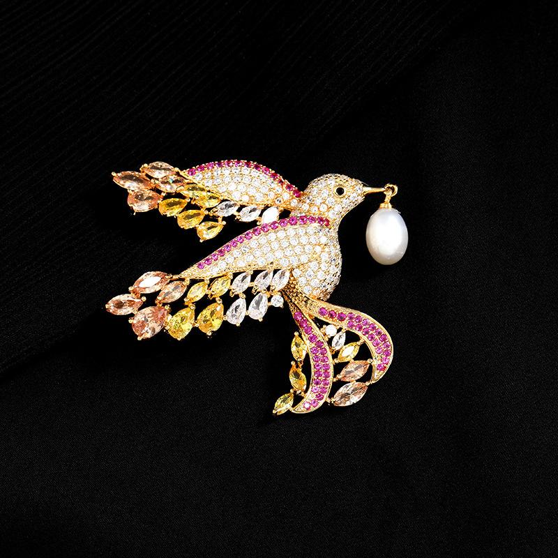 

Изумрудная брошь из пресноводного жемчуга премиум-класса, роскошная брошь с циркониевыми кристаллами, аксессуары для костюма и пальто, булавка