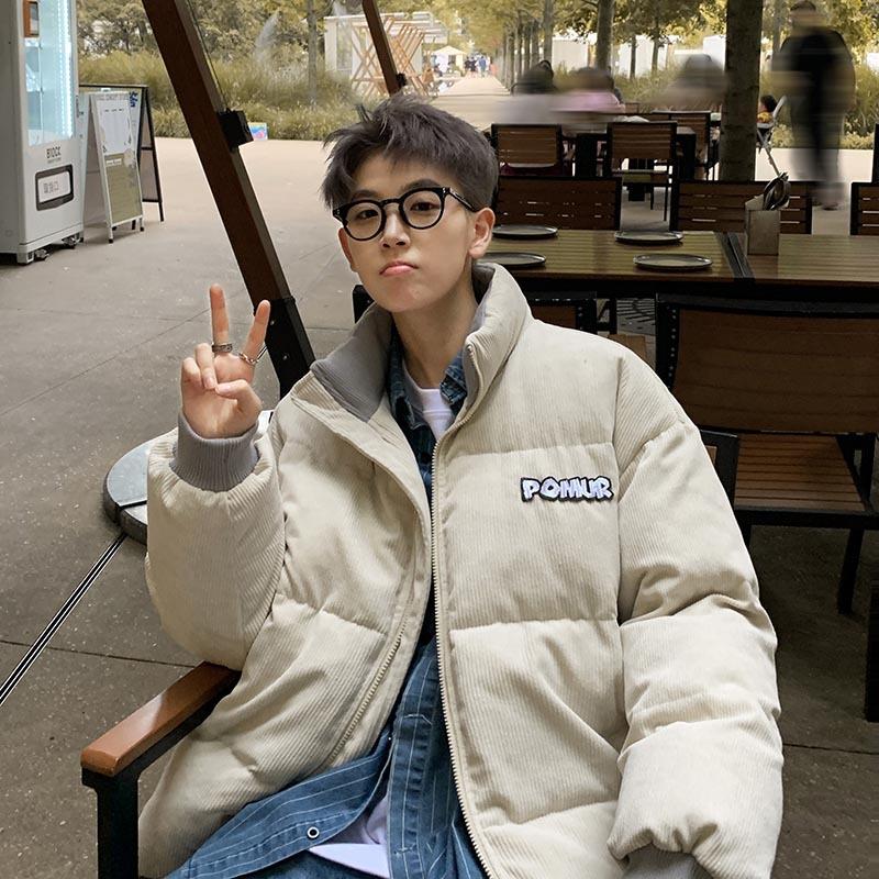 Japanischer Retro Kord Baumwollmantel für Herren im Herbst und Winter Verdickter Stehkragen Baumwollmantel mit Buchstabenetikettierung Baumwolljacke