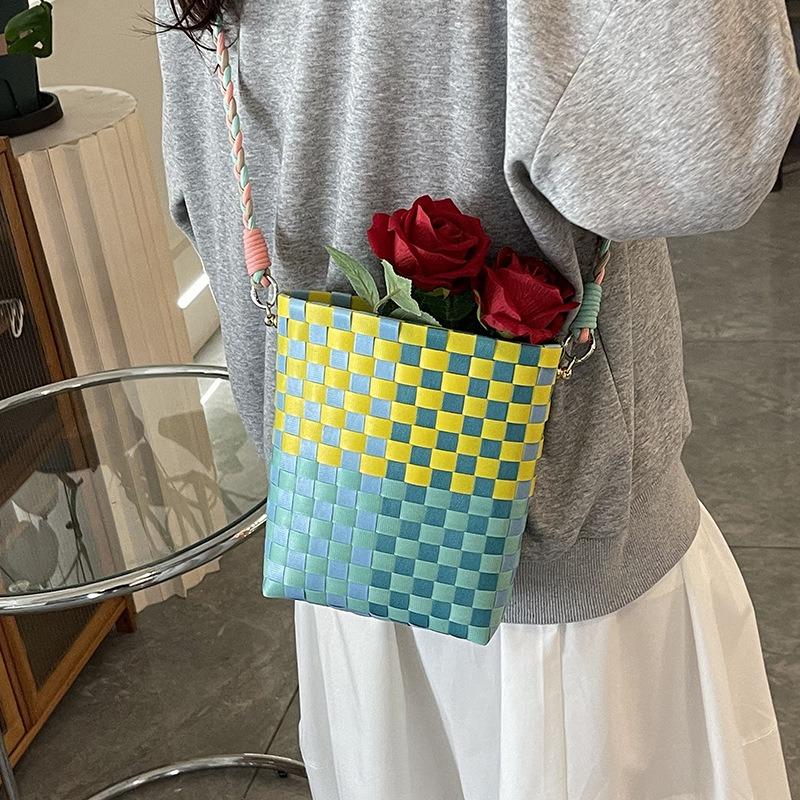 Summer niche woven bags women's new fashion versatile messenger bags popular shoulder bucket bags