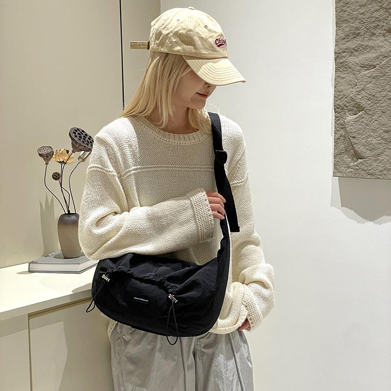 Casual Messenger Women's Bag Large Capacity Commuting Light Lazy Drawstring Dumpling Bag