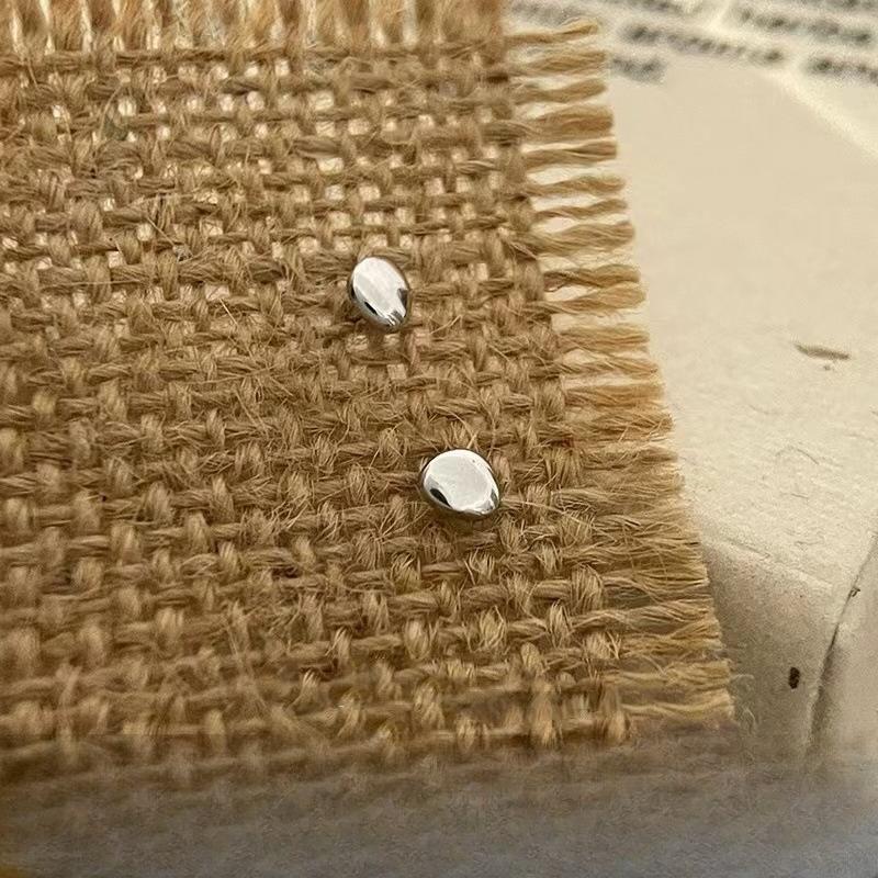 Simple Geometric Bean-shaped Irregular Stud Earrings for Women - Perfect for Enhancing Your Ears.