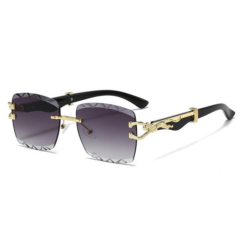 New square sunglasses leopard temple design sunglasses show a small face outdoor posing sunscreen glasses