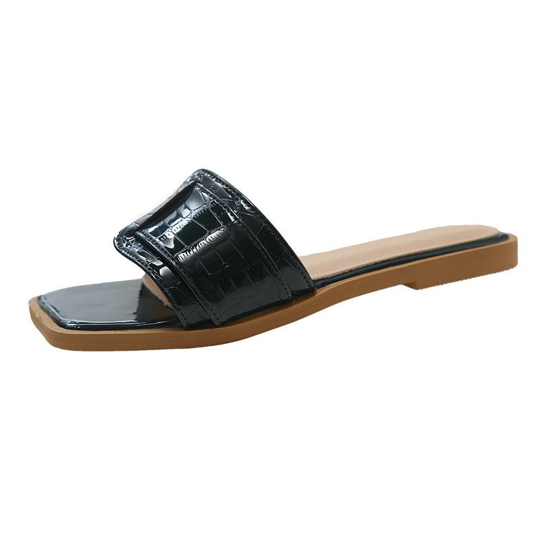 High-end Flat Sandals and Slippers for Women 2026 New Arrival Slides for Women All-match Fashionable Beach Slippers