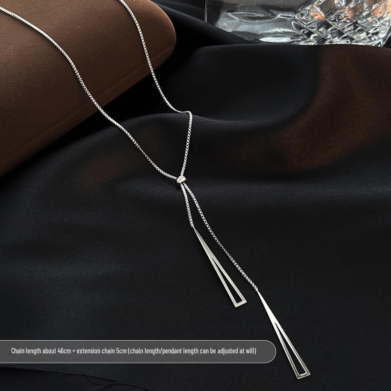 

Модное женское ожерелье из титановой стали 2025 года: Роскошная, устойчивая к выцветанию, универсальная цепочка на ключицу, идеально подходит для свитеров.