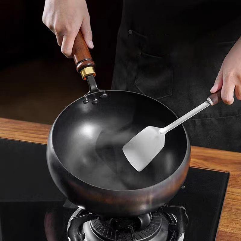 Non-Stick Iron Pan HandForged Wok Pan Non Stick with Anti-Scalding Handle 24cm Diameter Iron Cookware Frypan Pot Kitchen Supplie