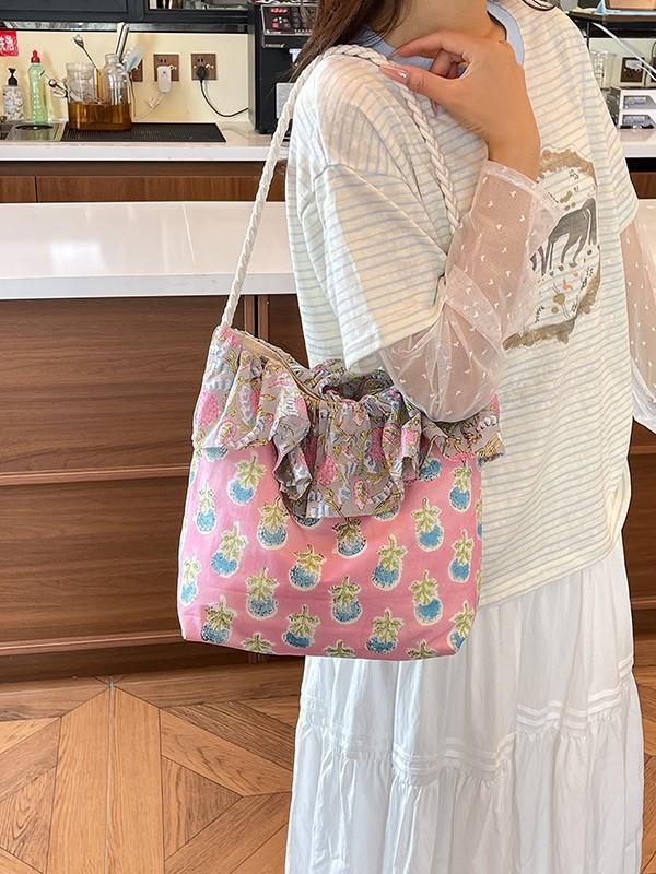 Casual Tote Bag With Floral Print And Ruffle Edges For Beach And Day Trips