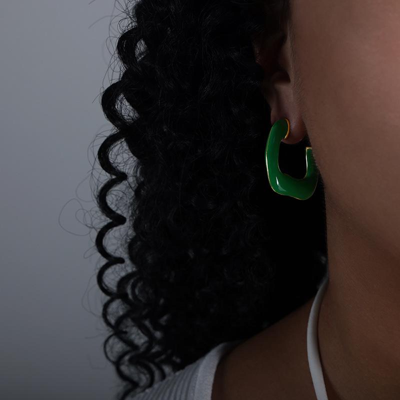 

Retro Green Drip Oil U-Shaped Tassel Earrings: 18k Gold & Titanium Steel