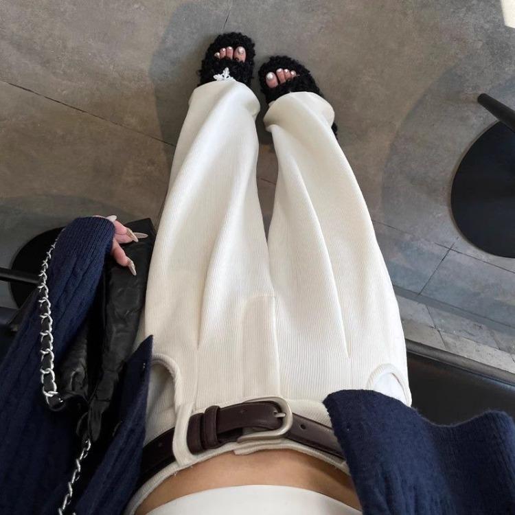 Relaxed-Fit White Corduroy Trousers for Women - Perfect for Autumn and Winter