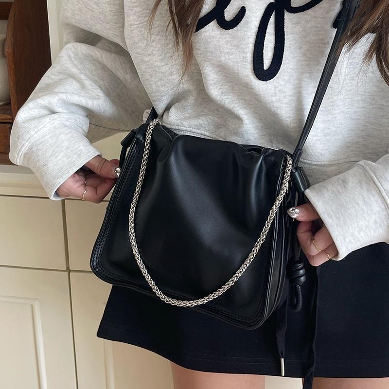 Niche design bag commuter new fashion texture pleated versatile autumn and winter shoulder messenger bag