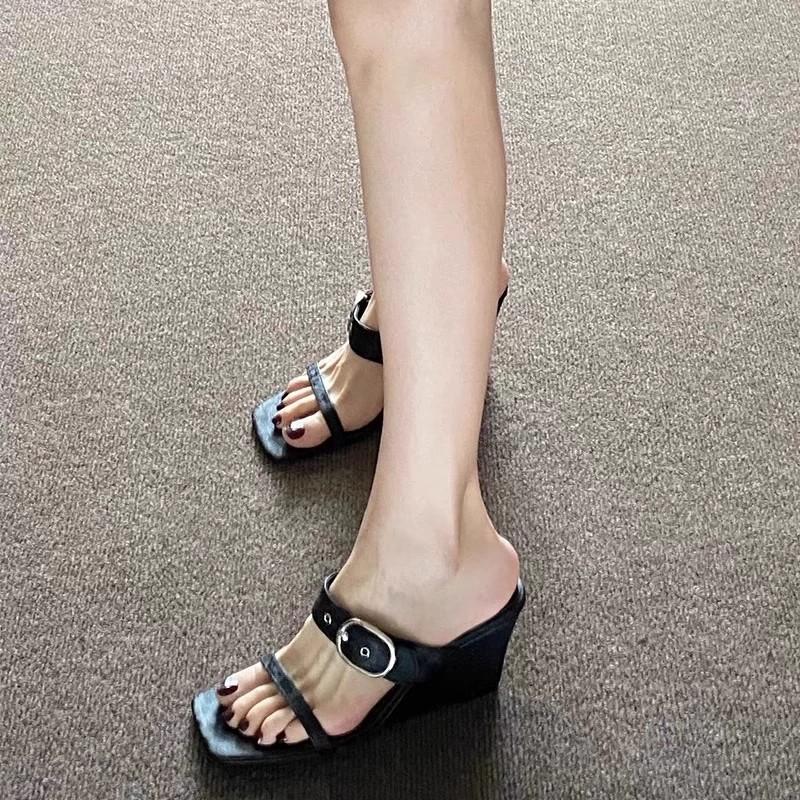 Fashion Hot Sale Elegant and Comfortable Summer 2025 Women's Large Size Thick Heel Metal Cover Toe Open Toe Sandals Comfortable