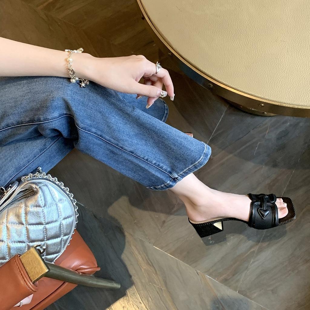 summer new fashion flat bottom square head vacation with outer slippers women's leather