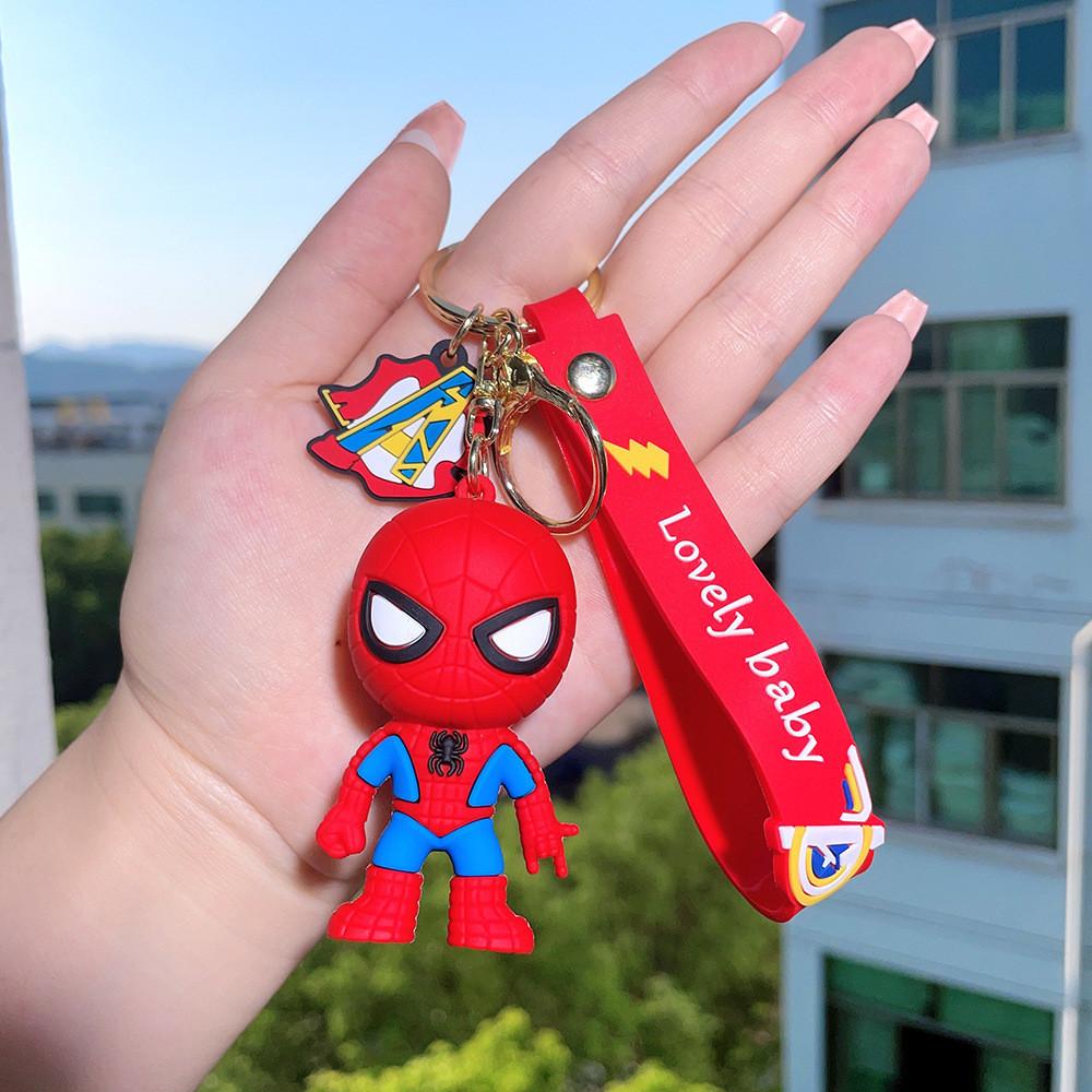 Klíčenka s příslušenstvím pro superhrdiny Spiderman Hulk Iron Man Kroužek na klíče Roztomilá dekorace do auta Dárek