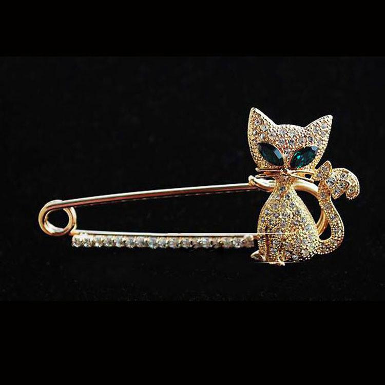

2023 Korean Alloy Jewelry: Cute Green-Eyed Cat Rhinestone Brooch золотий