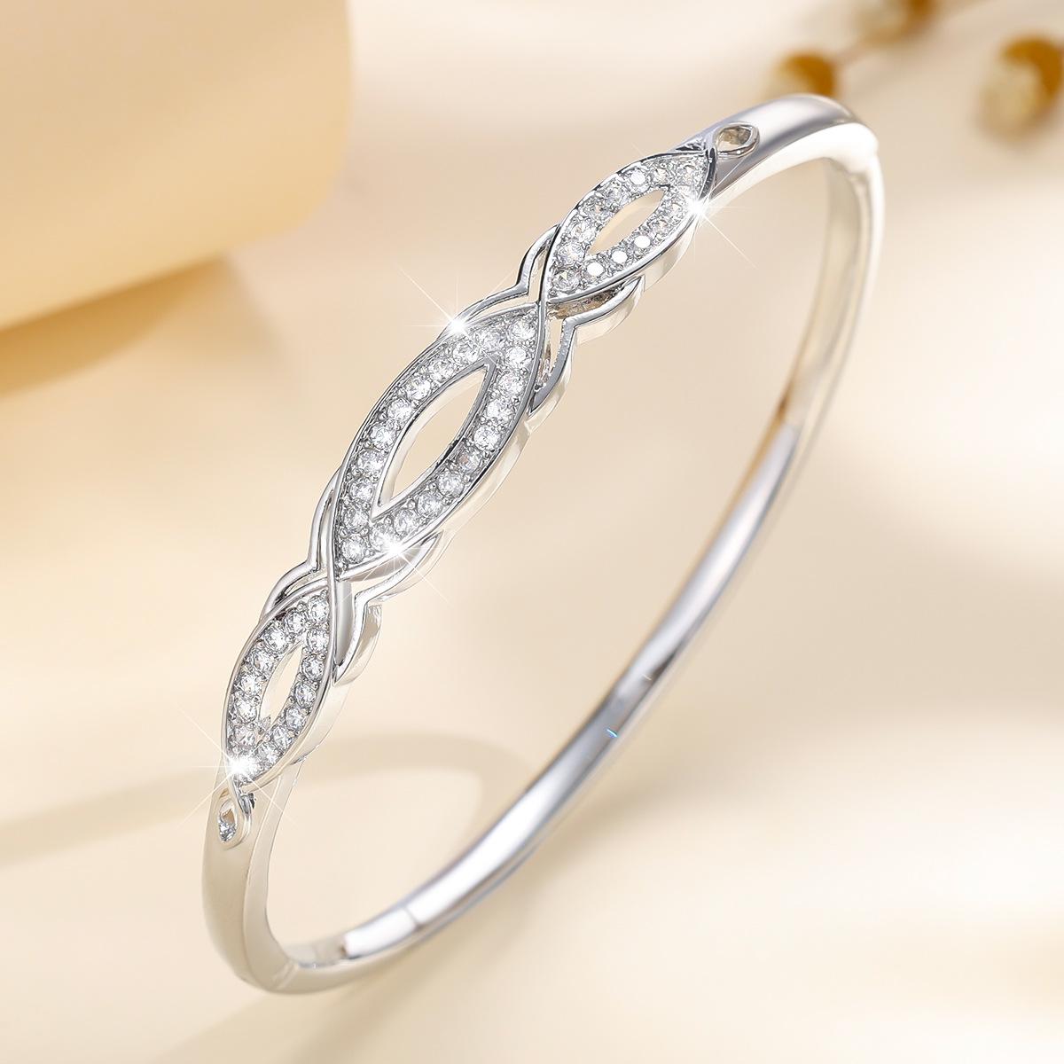 Fashionable Light Luxury Cross Design Stone Simple High-end Bracelet for Women 17CM
