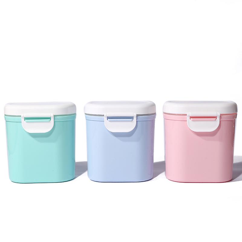 High-Capacity Portable Baby Formula Storage Container - Sealed and Portioned for On-the-Go Use.