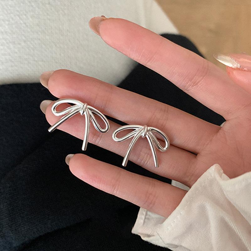 

Роскошные серьги-пусеты с бантом высокого класса, женские нишевые, ретро, элегантные, модные, с темпераментом, простые, универсальные